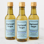 Zakelijk merk op lichtblauw etiket voor kleine wij (Flessen)