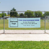 Zakelijk merk op lichtblauwe lange banner (Insitu)