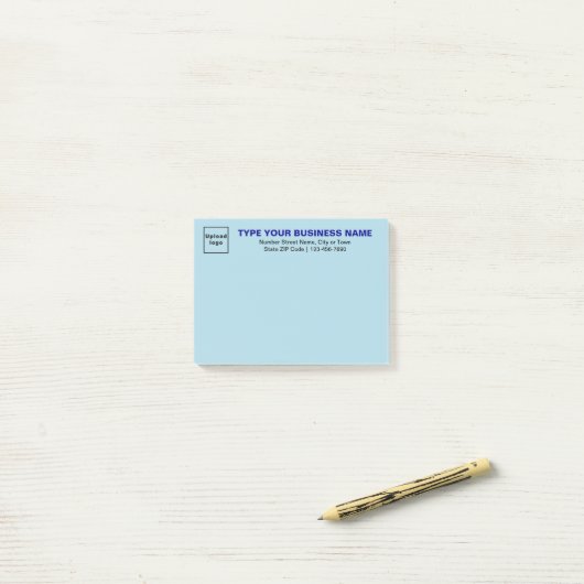 Zakelijk merk op lichtblauwe rechthoek post-it® notes (Op bureau)