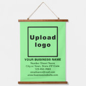 Zakelijk merk op lichtgroene draaiende tapes hangend wandkleed (Voorkant)