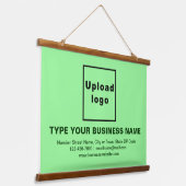 Zakelijk merk op lichtgroene rechthoek hangend wandkleed (Gebogen)