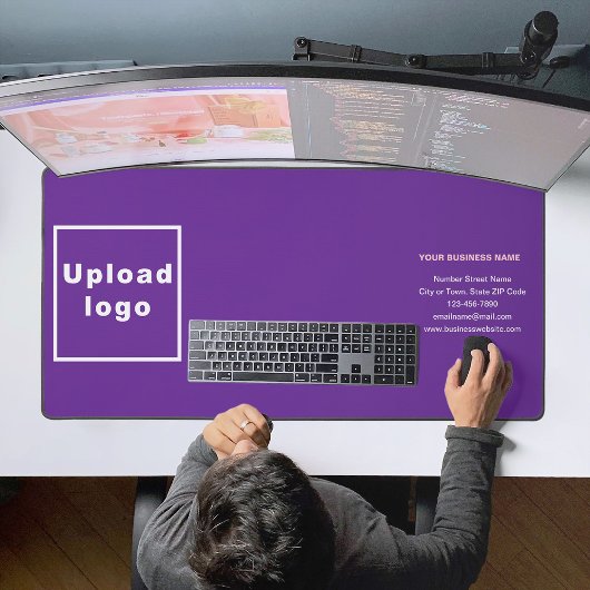 Zakelijk merk op Paarse bureaumat