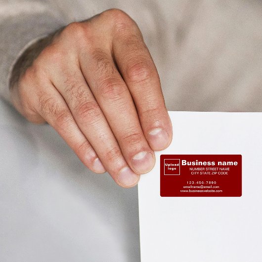 Zakelijk merk op rode adreslabel etiket