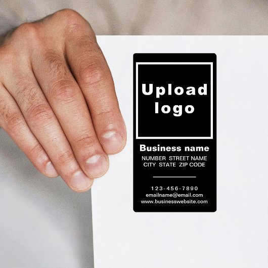 Zakelijk merk op zwarte portret verzendlabel