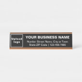 Zakelijk merk op zwarte standaarddesk - Bord Bureau Naambordje (Voorkant)