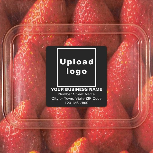 Zakelijk merk op zwarte vierkante plaklabels labels