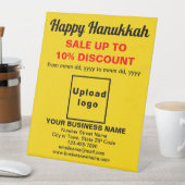 Zakelijke Chanoeka Sale op geel voetstuk Reclamebord Met Voetstuk (Insitu)