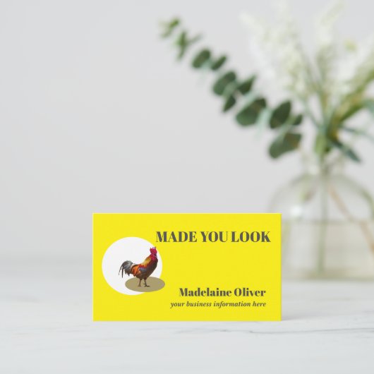 Zakelijke gele kip liet je kijken visitekaartje (Staand voorkant)