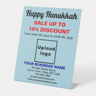 Zakelijke Hanukkah Uitverkoop op Lichtblauw Voetst Reclamebord Met Voetstuk