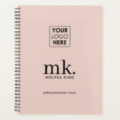 Zakelijke Logo Blush Roze Modern Monogram Initiale Planner (Voorkant)