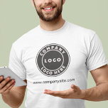 Zakelijke Logo en website Company Employee Custom<br><div class="desc">Voeg uw bedrijf logo- en merkidentiteit toe aan dit shirt en uw websiteadres of slogan door op de knop 'Personaliseren' te klikken. Deze merkbare t-shirts kunnen reclame maken voor uw bedrijf, omdat werknemers ze draag en dubbel als een bedrijfskleding. Beschikbaar in andere kleuren en grootten. Geen minimumbestelling en geen plaatsingskosten....</div>