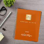 Zakelijke logo gebrande sinaasappel elegant 2025 planner<br><div class="desc">Een trendy gebrande oranje gekleurde achtergrond. Personaliseer en voeg uw bedrijf,  bedrijf logo,  een tekst,  jaar en persoonlijke naam toe. Witte letters. Als u de tekst zonder tekst wilt verwijderen,  gebruikt u de spatiebalk die u wilt verwijderen.</div>