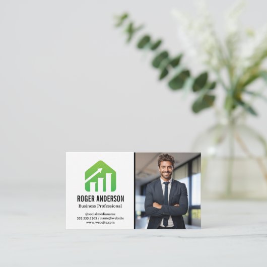 Zakelijke man glimlacht op kantoor | Financieel lo Visitekaartje (Staand voorkant)