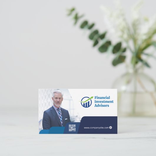 Zakelijke man op kantoor | Bedrijfsleven | QR-code Visitekaartje (Staand voorkant)