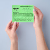 Zakelijke producten of services op lichtgroene bro flyer (Hand)