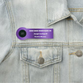 Zakelijke werknemer Logo geborsteld Paars metaal Naamplaatje (In situ)