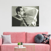 Zakenman die de krant leest canvas afdruk (Insitu (Woonkamer))