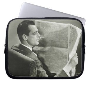 Zakenman die de krant leest laptop sleeve
