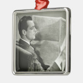 Zakenman die de krant leest metalen ornament (Links)