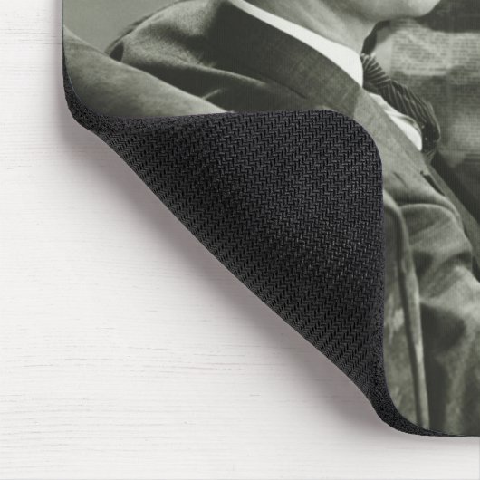 Zakenman die de krant leest muismat (Hoek)