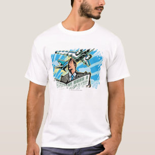 Zakenman met kranten en vliegtuigen boven t-shirt