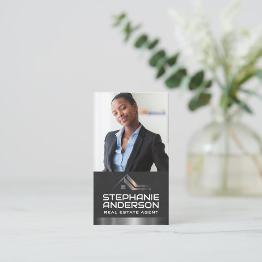 Zakenvrouw | Vastgoedlogo | Metalen rand Visitekaartje (Staand voorkant)