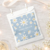 Zakjes met blauwe madeliefjes als feestgunst (Geknipt)