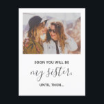 Zal je mijn Bridesmaid Funny foto zijn? Uitnodiging Briefkaart<br><div class="desc">Modern Will you be My Bridesmaid proposal briefkaart is: "Doe nu alsof je geen idee had dat dit zou komen".</div>