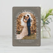 Zalig & vrolijk ooit na boog bruiloft foto feestdagenkaart (Staand voorkant)