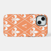 Zalm Fleur de Lis met monogram iPhone 15 Hoesje (Achterkant horizontaal)