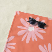 Zalmkleur BOHO Daisy Patroon Aangepaste naam Strandlaken (In situ)