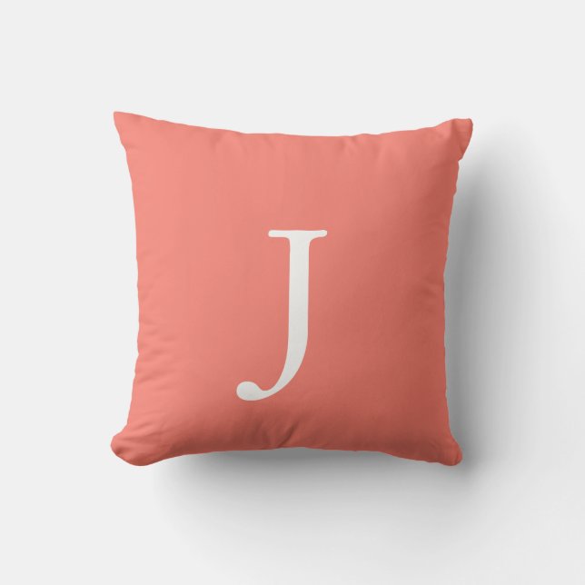 Zalmkleurige monogram sierkussen (Voorkant)