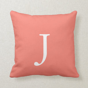 Zalmkleurige monogram werppijp kussen