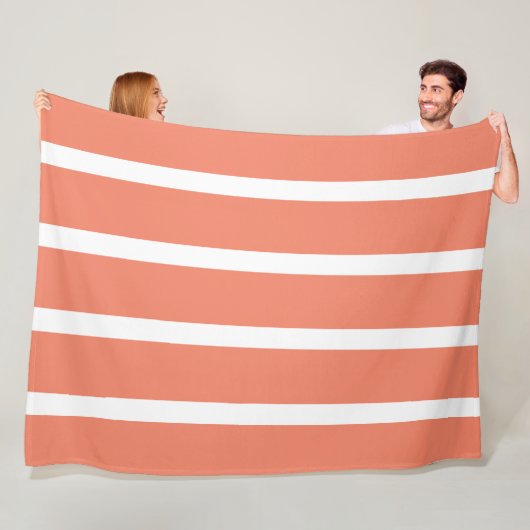 Zalmrood en wit Minimal Stripes Kantoor Fleece Deken (In situ)