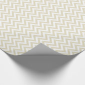 Zand Beige en Wit Groot Chevron Patroon H Cadeaupapier (Hoek)
