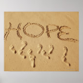 Zand die 'Hope' schrijft op het strand met de Poster (Voorkant)