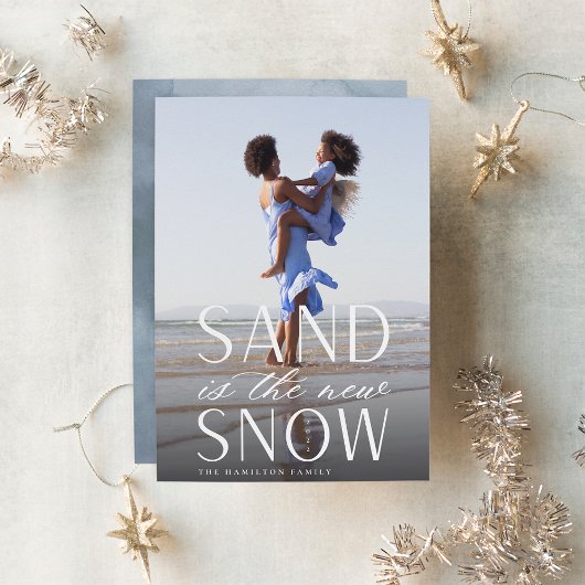 Zand is de New Snow Coastal kerstfoto Feestdagenkaart