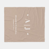 Zand Kleur Moderne Minimale Pas getrouwd Monogram Fleece Deken (Voorkant (Horizontaal))