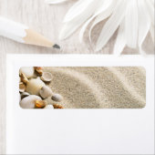 Zand met schalen en stangen. Beach-samenstelling Etiket (Insitu)