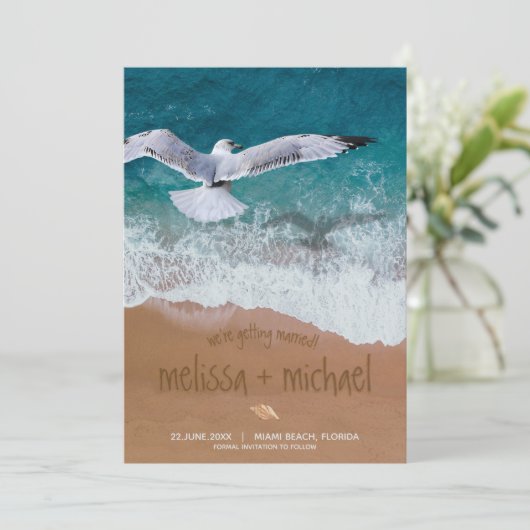 Zand Schrijven 🌊🐚 Strand Save the Date (Staand voorkant)