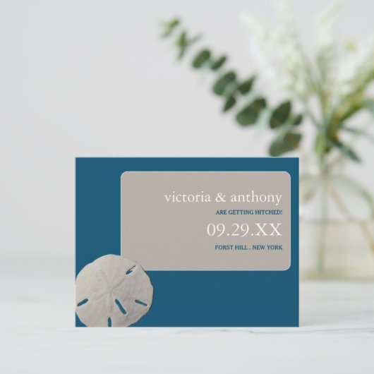 Zanddollar Ocean Blue Beach Bruiloft Save the Date Aankondigingskaart (Staand voorkant)