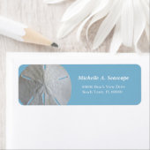 Zanddollar op lichtblauw etiket (Insitu)