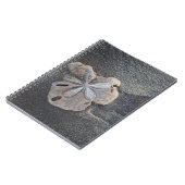 Zanddollar op zand notitieboek (Linkerzijde)