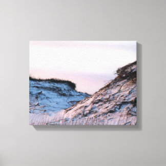 Zandduin bij schemer foto op een canvas afdruk
