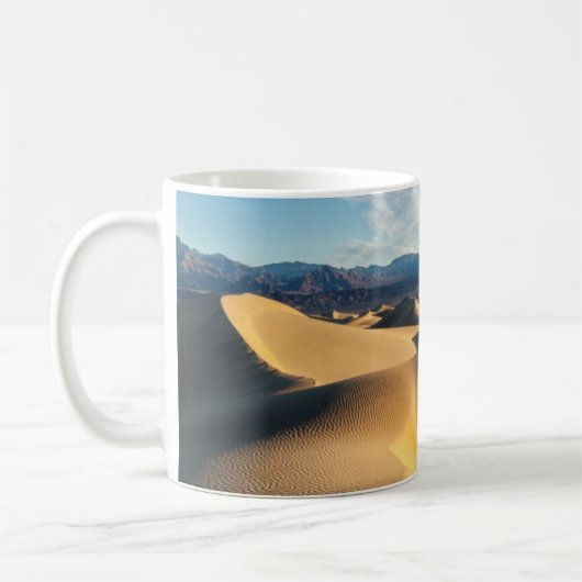Zandduinen in Death Valley, CA Koffiemok (Links)