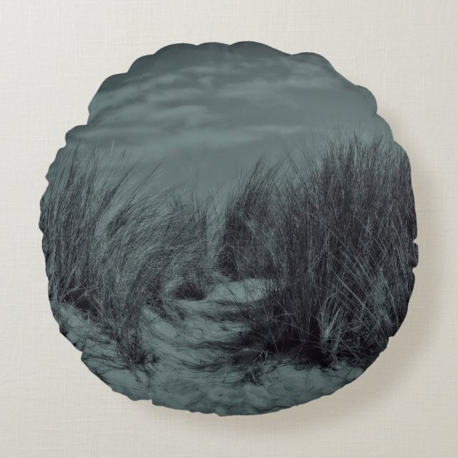 Zandduinen in zwart-wit rond kussen (Voorkant)