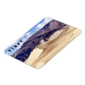 Zandduinen nabij het klooster Samye - Tibet Magneet (Linkerzijde)