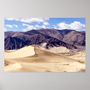 Zandduinen nabij het klooster Samye - Tibet Poster