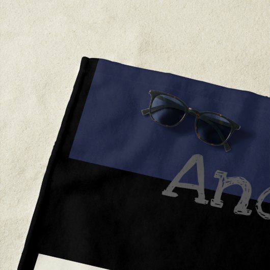 Zandhanddoek voor de cartoon van jonge vis en haai strandlaken (In situ)