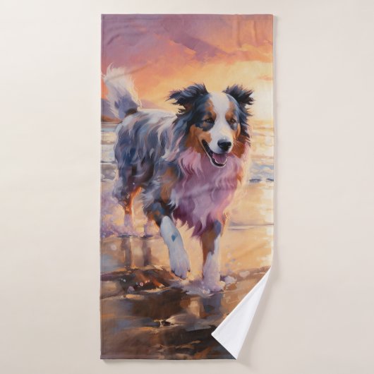 Zandige Australische Herder Hond op Strand Zonsond Bad Handdoek (Badhanddoek)